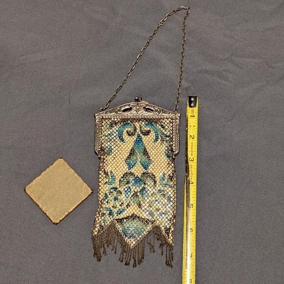 VINTAGE CIRCA 1920'S MANDALIAN MFG CO - ENAMELED FLAPPER BAG W/MIRROR - Picture 2 of 4